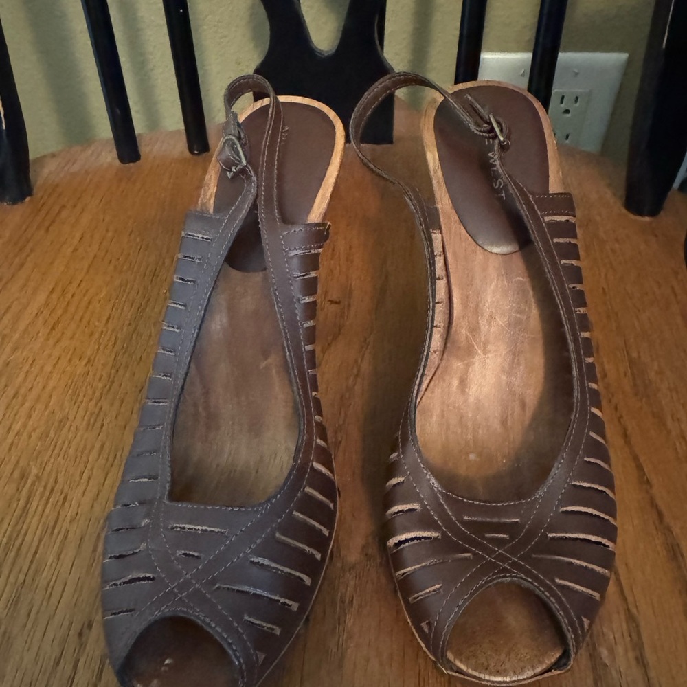 Nine West Brown Peep-Toe Slingback Heels Size 8